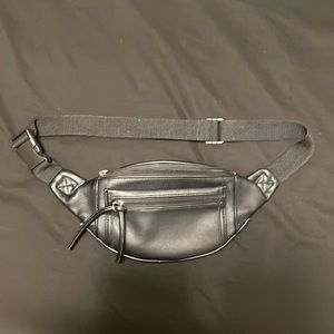Black Wild Fable Fanny Pack (used)